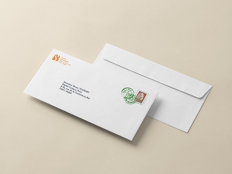 Mockup - Enveloppe timbrée et postée