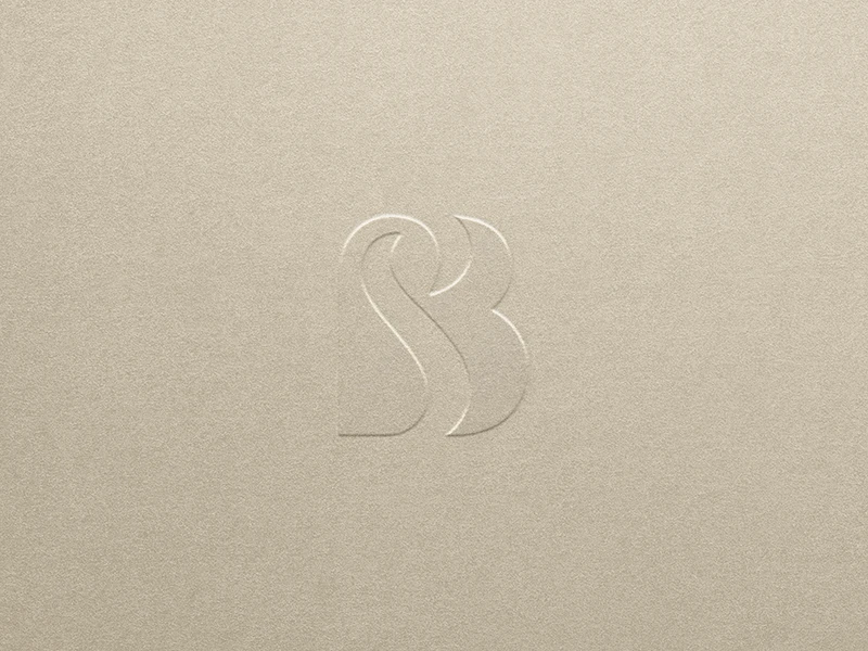 Mockup - Gaufrage : Logotype SB en relief sur papier beige